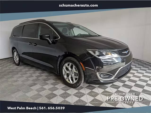 2019 Chrysler Pacifica Minivan Touring Plus FWD photo