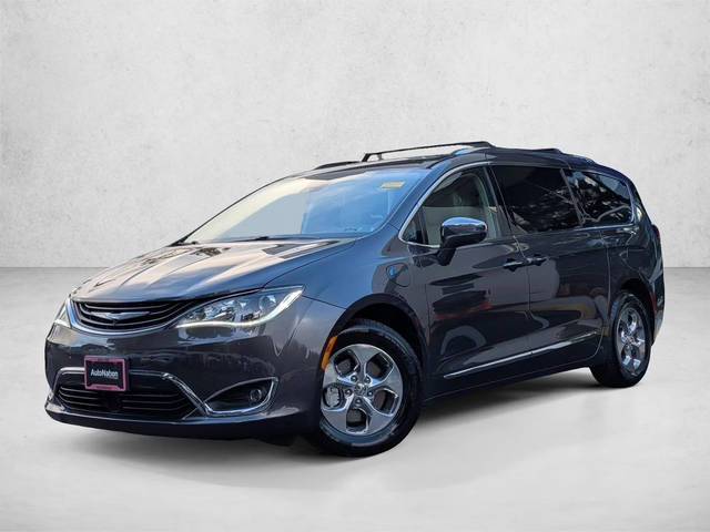 2018 Chrysler Pacifica Minivan Hybrid Limited FWD photo