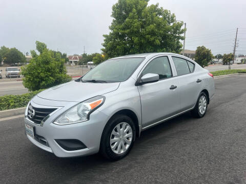 2019 Nissan Versa S FWD photo