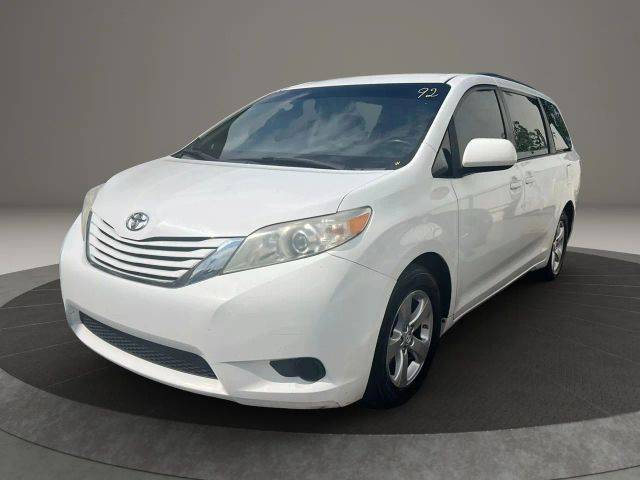 2017 Toyota Sienna LE FWD photo