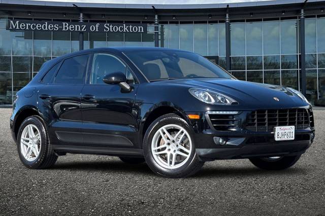 2018 Porsche Macan  AWD photo