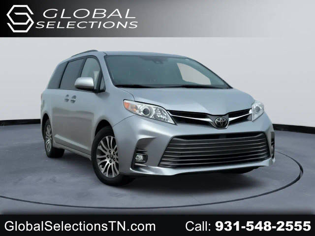 2018 Toyota Sienna XLE FWD photo