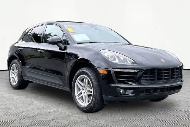 2018 Porsche Macan  AWD photo