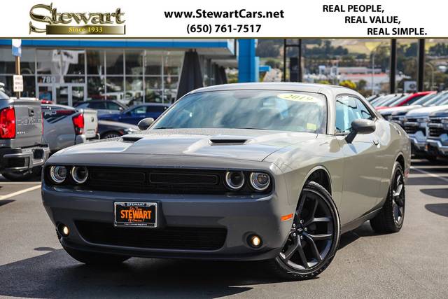 2019 Dodge Challenger SXT RWD photo