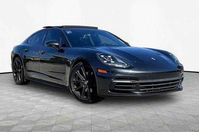 2018 Porsche Panamera  RWD photo
