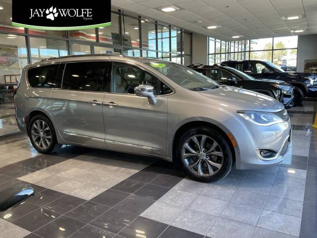2018 Chrysler Pacifica Minivan Limited FWD photo