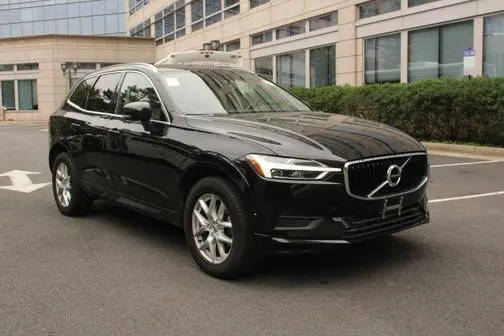 2019 Volvo XC60 Momentum AWD photo