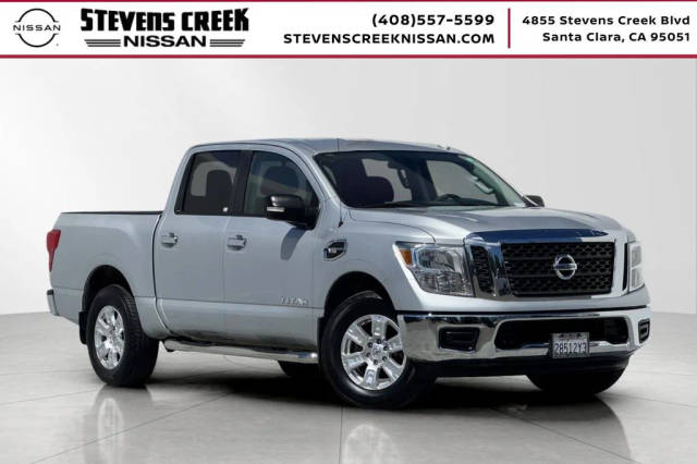 2017 Nissan Titan SV 4WD photo