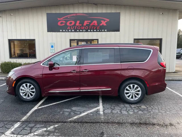 2017 Chrysler Pacifica Minivan Touring-L FWD photo