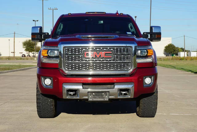 2019 GMC Sierra 2500HD Denali 4WD photo