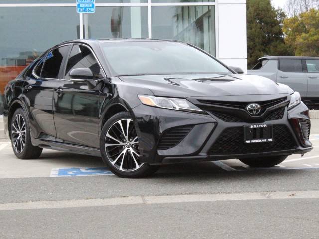 2019 Toyota Camry SE FWD photo