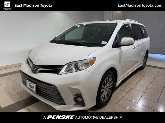 2019 Toyota Sienna XLE FWD photo