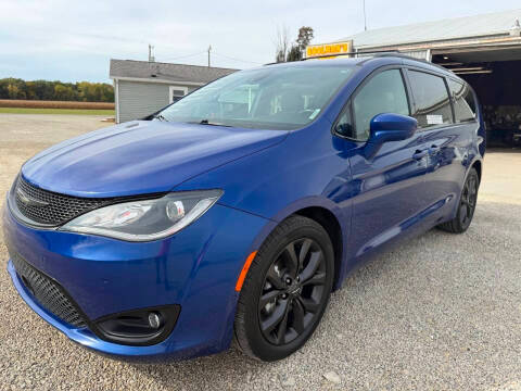2019 Chrysler Pacifica Minivan Touring L FWD photo