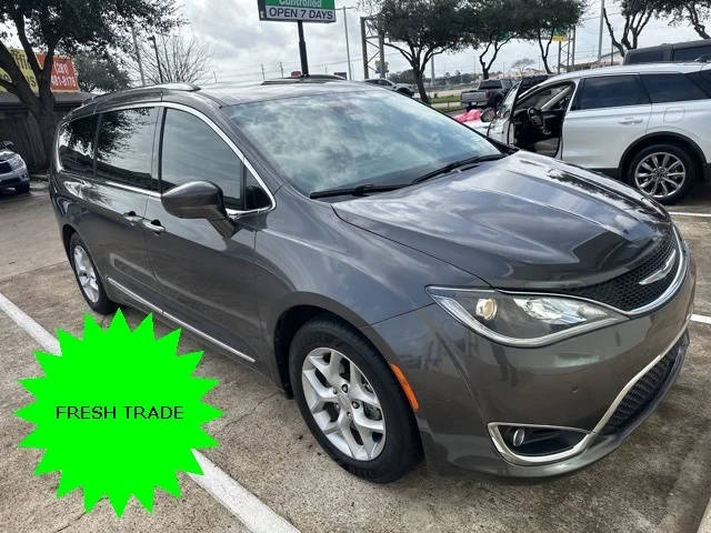 2019 Chrysler Pacifica Minivan Touring L Plus FWD photo
