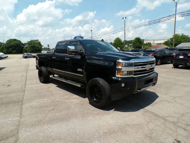 2019 Chevrolet Silverado 2500HD High Country 4WD photo
