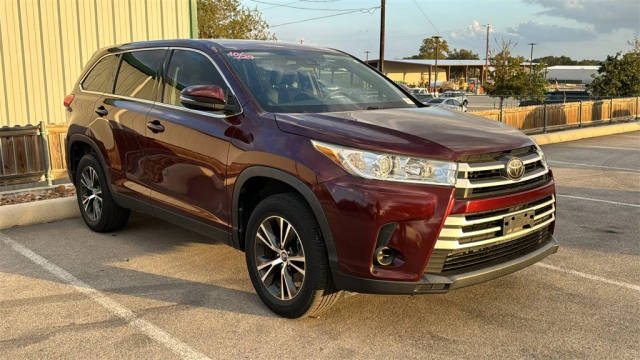 2019 Toyota Highlander LE FWD photo