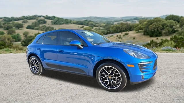 2018 Porsche Macan  AWD photo