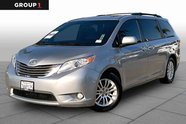 2017 Toyota Sienna XLE FWD photo