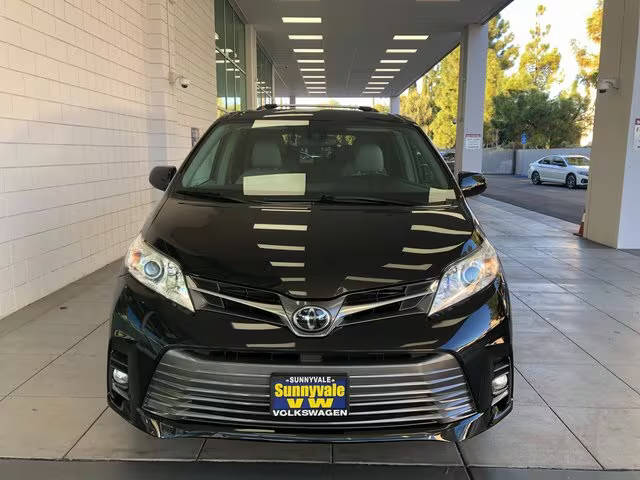 2018 Toyota Sienna XLE AWD photo