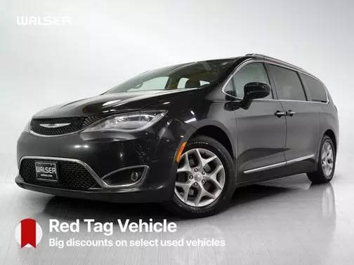 2017 Chrysler Pacifica Minivan Touring-L Plus FWD photo