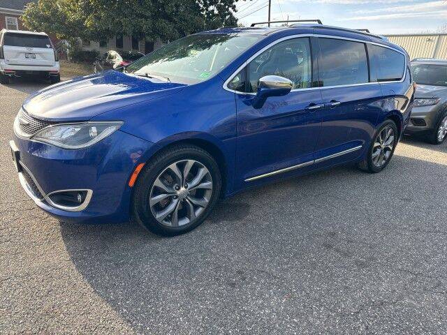 2019 Chrysler Pacifica Minivan Limited FWD photo