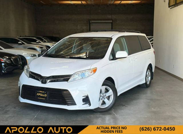 2019 Toyota Sienna LE FWD photo