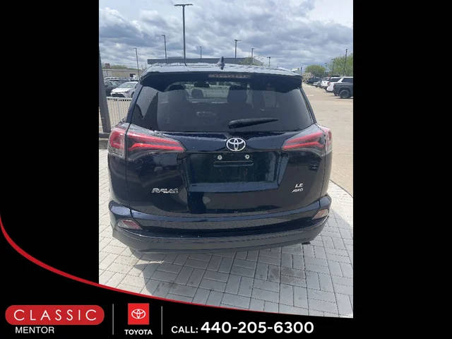 2018 Toyota RAV4 LE AWD photo