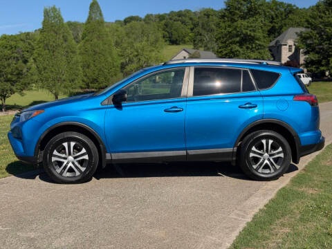 2018 Toyota RAV4 LE FWD photo