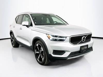 2019 Volvo XC40 Momentum FWD photo