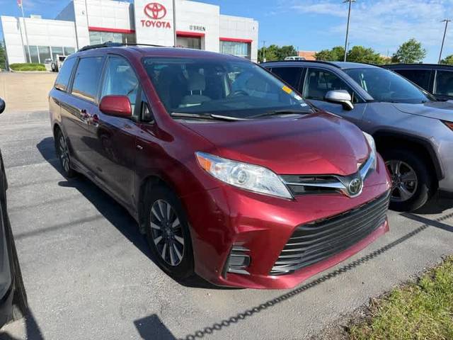 2019 Toyota Sienna LE AWD photo