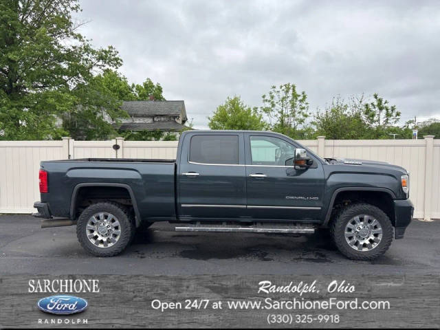 2019 GMC Sierra 2500HD Denali 4WD photo