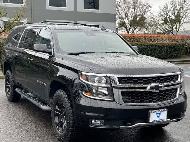 2019 Chevrolet Suburban LT 4WD photo