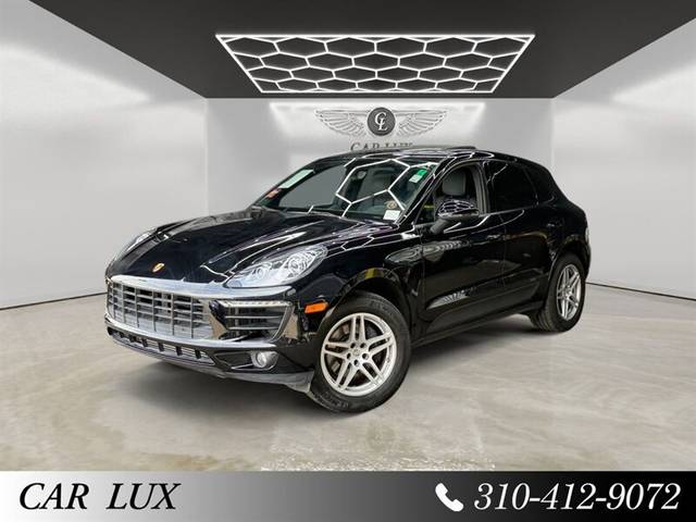 2018 Porsche Macan  AWD photo