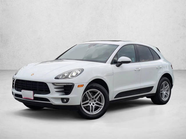 2018 Porsche Macan  AWD photo