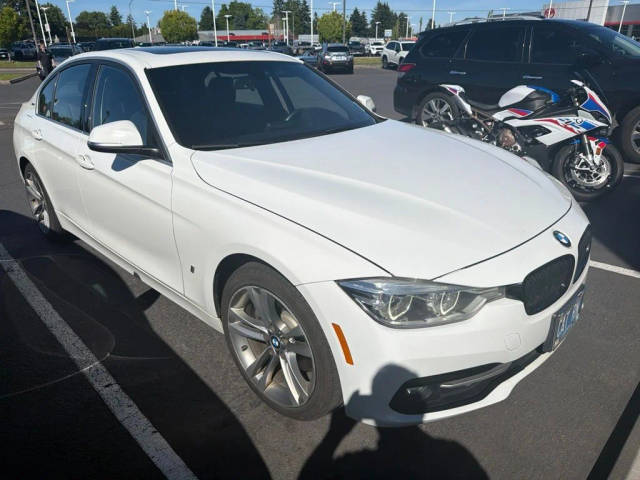 2018 BMW 3 Series 330e iPerformance RWD photo
