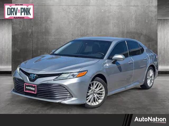 2019 Toyota Camry Hybrid XLE FWD photo