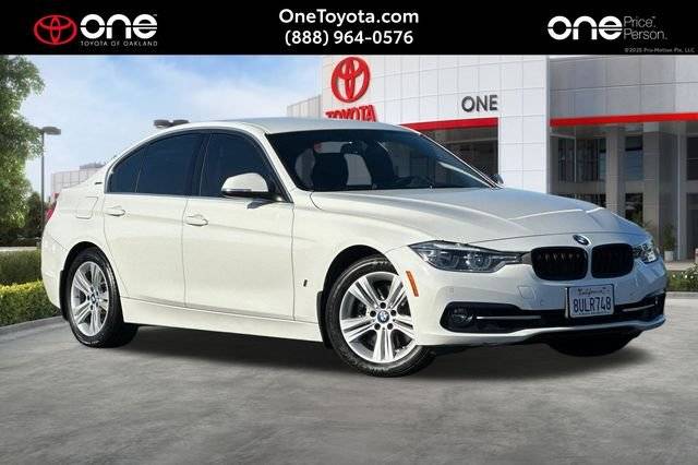 2018 BMW 3 Series 330e iPerformance RWD photo