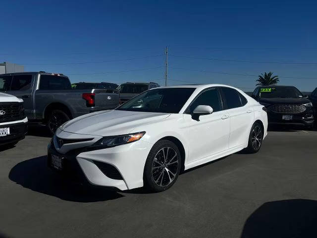 2019 Toyota Camry SE FWD photo