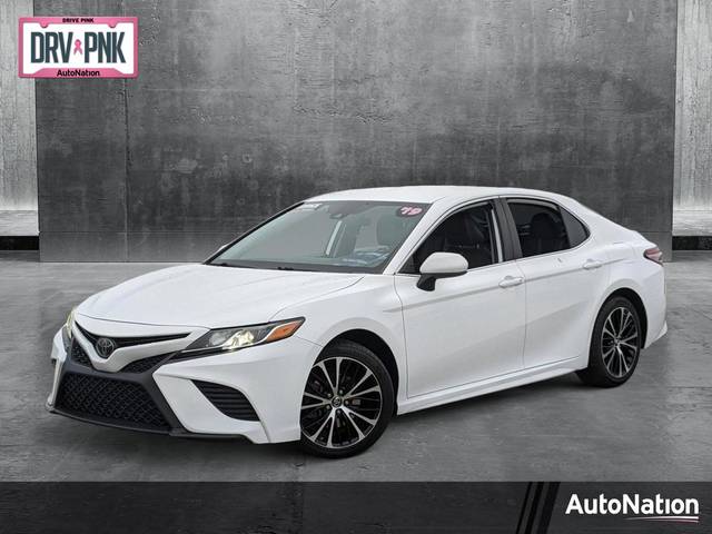 2019 Toyota Camry SE FWD photo