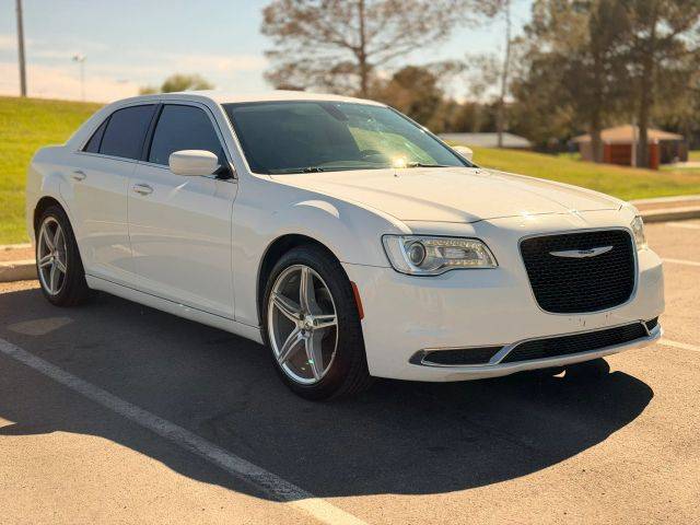2019 Chrysler 300 Touring RWD photo