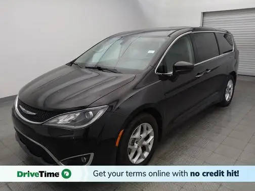 2019 Chrysler Pacifica Minivan Touring Plus FWD photo