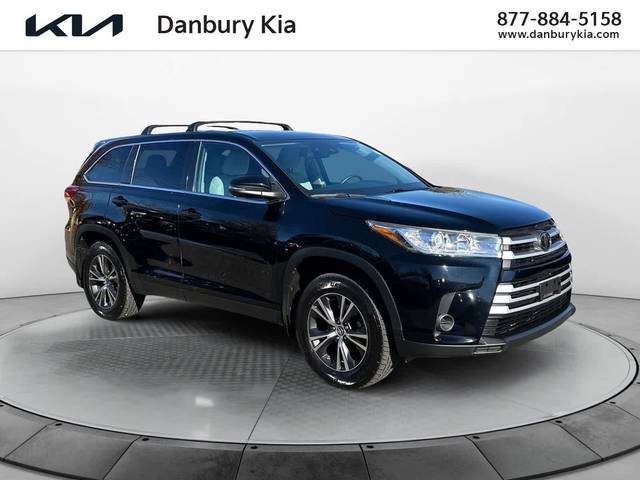 2019 Toyota Highlander LE AWD photo