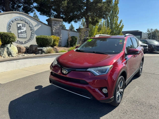 2018 Toyota RAV4 XLE FWD photo