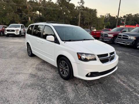 2017 Dodge Grand Caravan SXT FWD photo