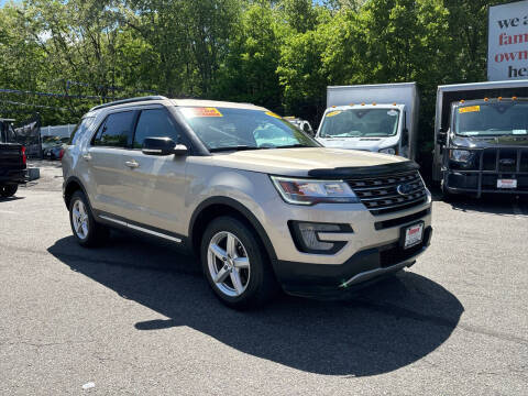 2017 Ford Explorer XLT 4WD photo