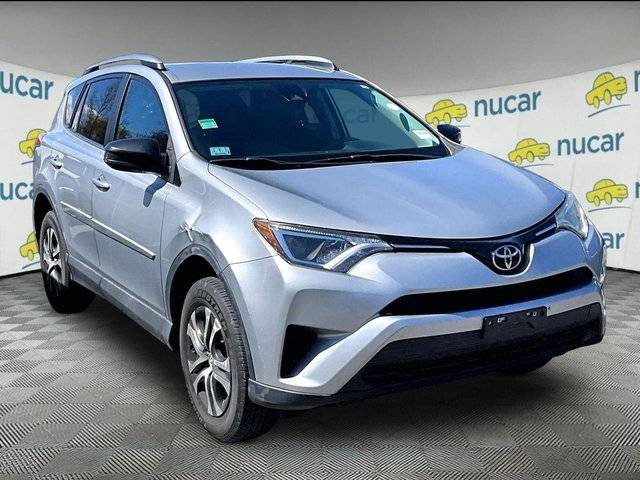2018 Toyota RAV4 LE AWD photo