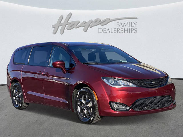 2019 Chrysler Pacifica Minivan Touring Plus FWD photo