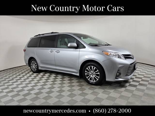 2019 Toyota Sienna XLE FWD photo