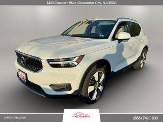 2019 Volvo XC40 Momentum AWD photo