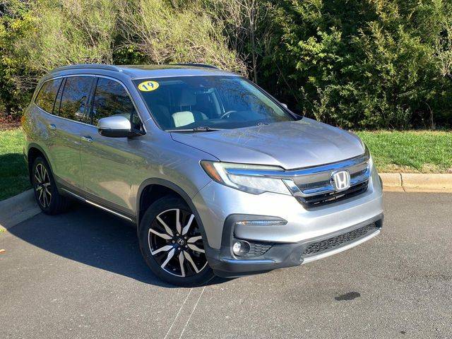 2019 Honda Pilot Touring 7-Passenger FWD photo